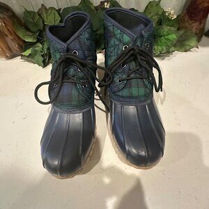 St. Johns Bay Denton Duck Boots 10M Quilted Plaid Upper & Rubber Sole Waterproof
